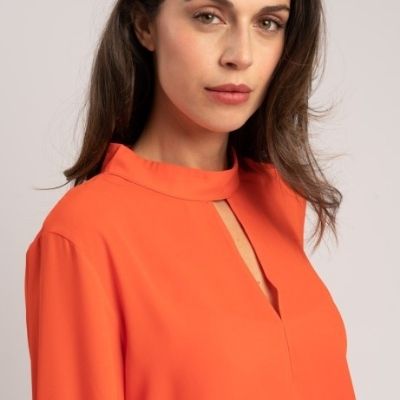 Camicia donna manica lunga in georgette tinta unita, dettaglio scollo a goccia